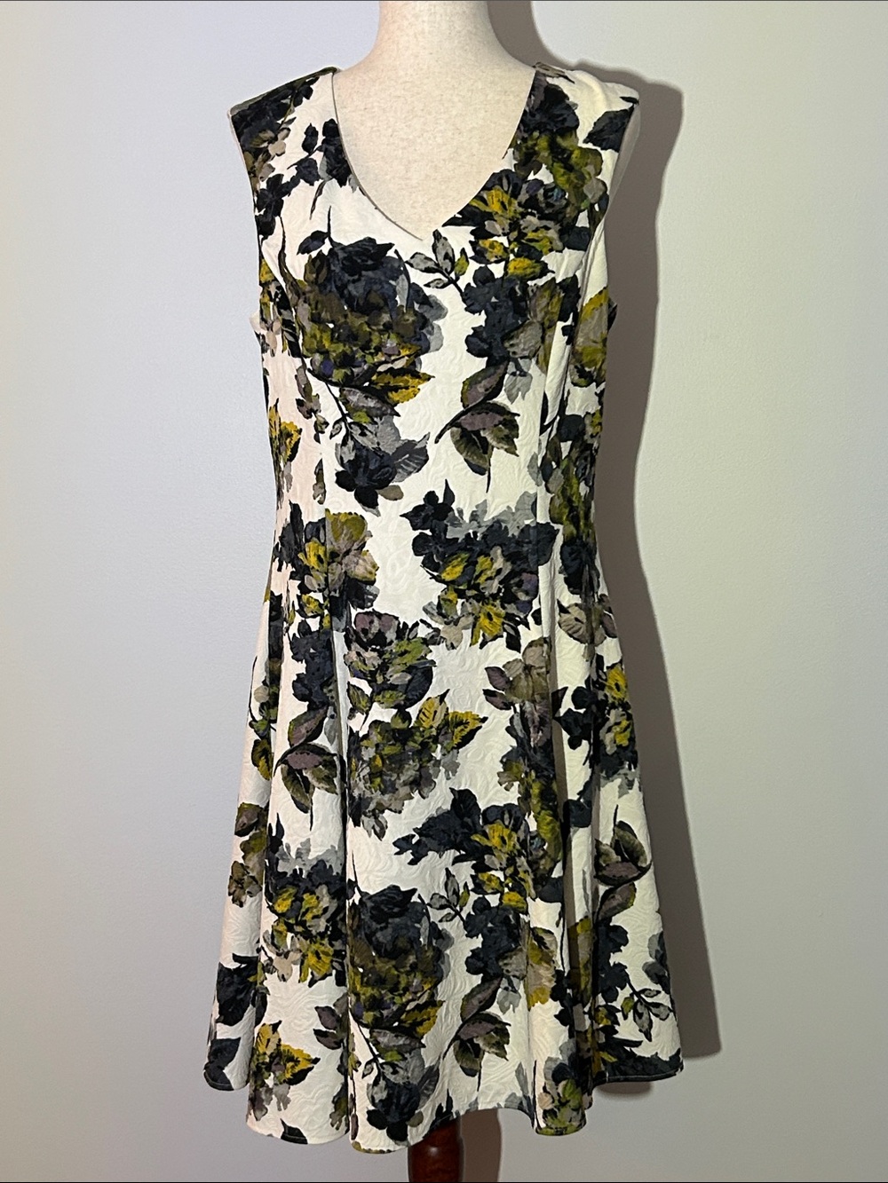 Floral V-Neck Midi Dress in White Olive And Blue